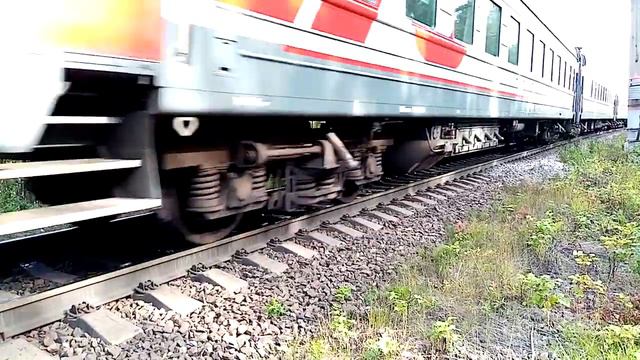 ЭЛЕКТРОВОЗ ЭП1 - 123 С ПАССАЖИРСКИМ ПОЕЗДОМ НА СТАНЦИЮ НАДВОИЦЫ. смотреть онлайн