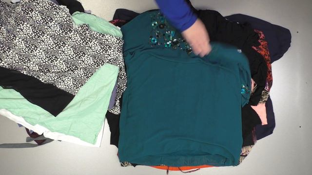 лот 895 Женские футболки XXL экстра+крем (10 кг, 50 шт, 8 евро кг) смотреть онлайн