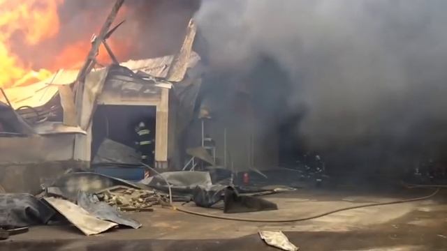 Ставрополь. Горит мебельная фабрика смотреть онлайн