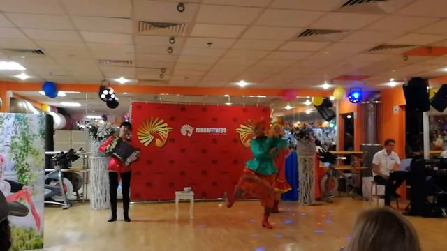 2019.06.10 - Russian funny dance Кумушка смотреть онлайн