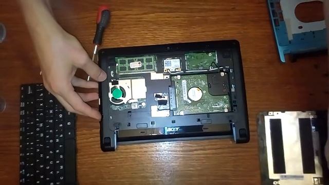 How to disassemble and clean Acer Aspire One D255, D257, D260 смотреть онлайн