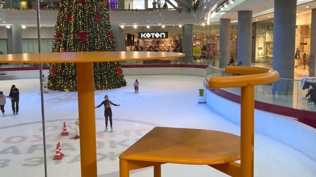 OZ MALL Skylce Ледовый каток смотреть онлайн
