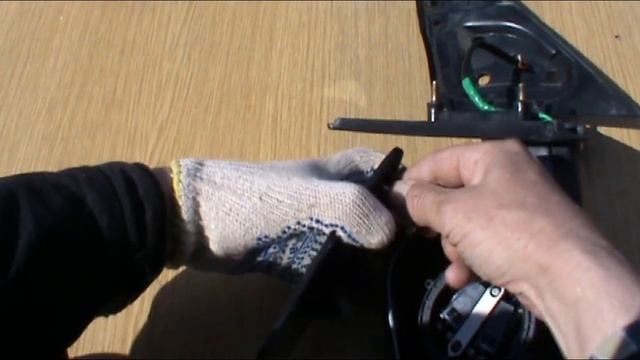 РЕМОНТ ЗЕРКАЛА ЗАДНЕГО ВИДА АВТОМОБИЛЯ ! СВОИМИ РУКАМИ ! смотреть онлайн