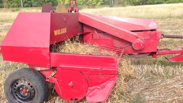 Прессование соломы Трактор Т 40 и пресс WELGER 2013 г. смотреть онлайн