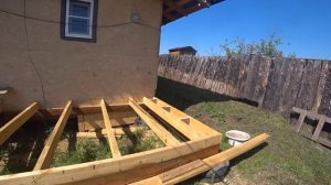 СОБРАЛ СТЕНЫ ВЕРАНДЫ НА ФУНДАМЕНТЕ ИЗ АВТОМОБИЛЬНЫХ ПОКРЫШЕК