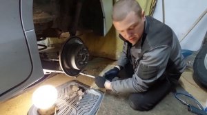 ОБСЛУЖИВАНИЕ ТОЙОТА ВОКСИ. ЗАМЕНА АМОРТИЗАТОРА И ЛИНКИ