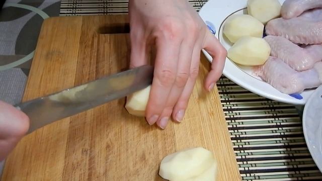 РЕЦЕПТ: куриные крылышки, запечённые с картошкой (сметанно-пряная заправка) смотреть онлайн
