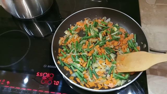 Паста с овощами и морепродуктами смотреть онлайн