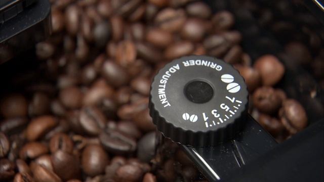 How to adjust the coffee mill on your De'Longhi Eletta Cappuccino ECAM 45.760 Coffee Machine смотреть онлайн