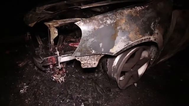 В Киеве возле подъезда полностью сгорело Авто Volkswagen Golf смотреть онлайн