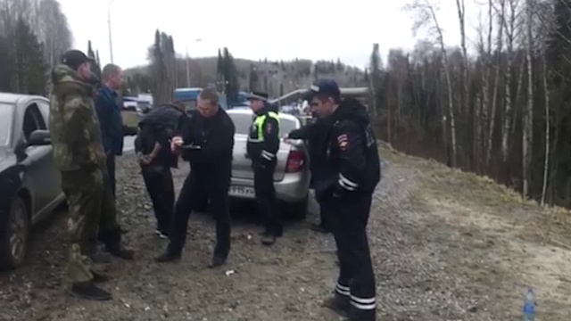 Uvatskoy_politsiey_zaderzhan_podozrevaemiy_v_nezakonnom_hranenii_narkotikov смотреть онлайн