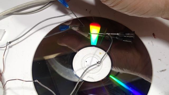 Детектор из DVD-RW диска.Полупроводник на диске. смотреть онлайн