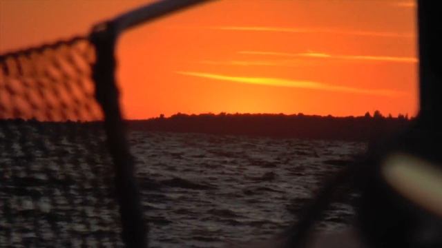 Как выглядит закат в море. (4K Video) смотреть онлайн