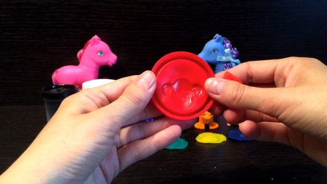 Видео для детей, Открываем киндеры из пластилина, обзор игрушек для малышей смотреть онлайн