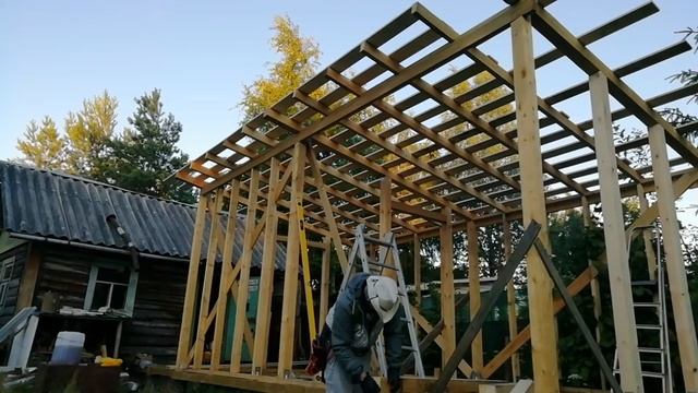 Обрешётка крыши каркасного хозблока. Дорабатываю несущие элементы беседки. смотреть онлайн