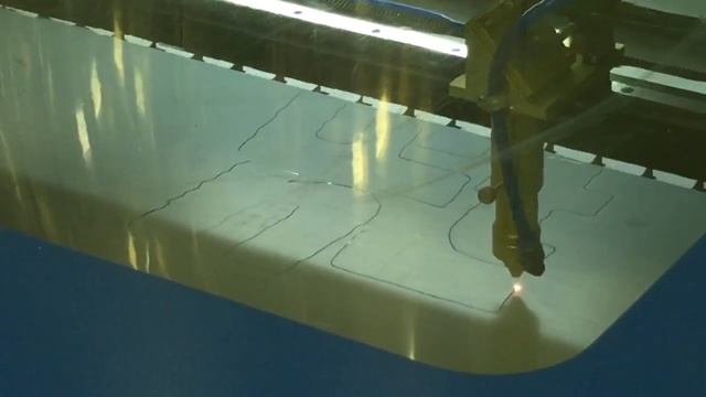 Лазерная резка зеркального оргстекла смотреть онлайн