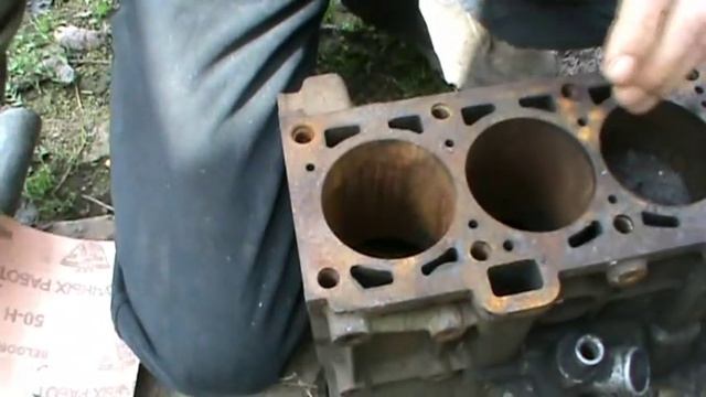 Расточка цилиндра двигателя дома! Но лучше на Станке! смотреть онлайн