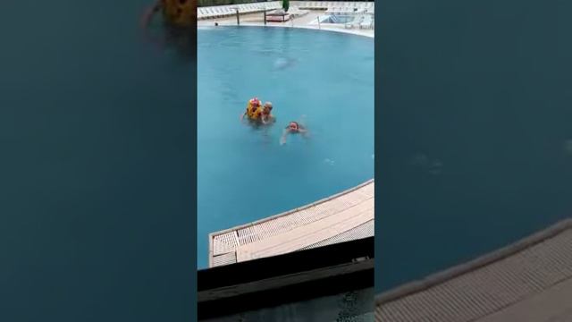 Новый год в Сочи и в открытом бассейне. смотреть онлайн