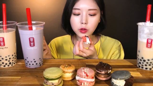 SUB)복희ASMR 마카롱과 공차 먹방 타피오카 잔뜩 넣어먹기 리얼사운드 디저트먹방 Macaron bubble tea Mukbang マカロン たいわんちゃ смотреть онлайн