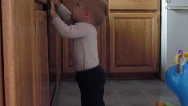 Jake and Luke playing under the table and fighting over their favorite book смотреть онлайн