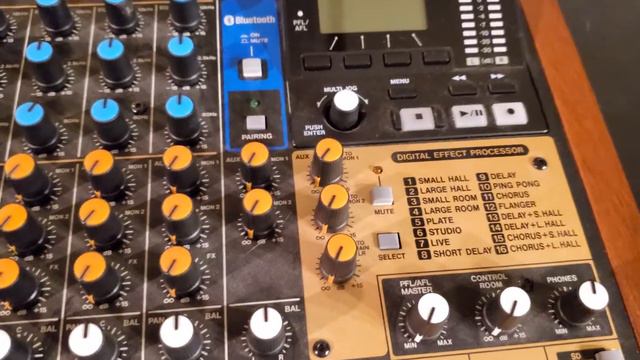 Tascam Model 24 How to record a full band live off the floor смотреть онлайн