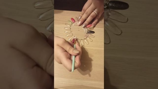 маникюр с хлопьями Юки смотреть онлайн