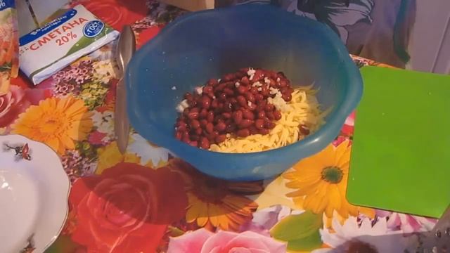 Салатик на скорую руку.Салат с крабовыми палочками и фасолью! смотреть онлайн