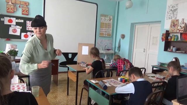 Открытый урок Городецкая роспись в современном мире. Преподаватель Учитель Ульяна Валерьевна смотреть онлайн