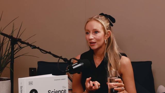 Nutritionist Explains What You Need To Eat To Age Well & Live Longer- Rhiannon Lambert смотреть онлайн