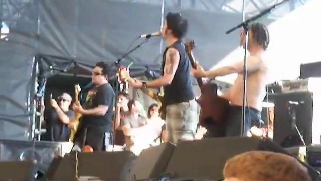 NOFX Cleveland Warped Tour 2009 Linoleum