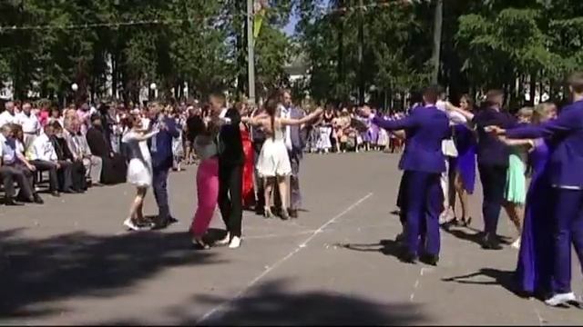 Вальс Выпускников 2015 на Дне Города смотреть онлайн