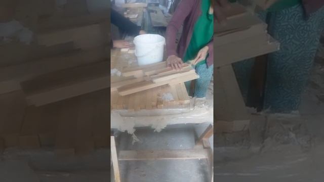 Вот как у нас сращивают доски)) смотреть онлайн