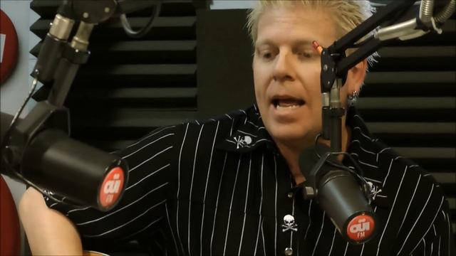 The Offspring - Come Out And Play acoustic @OÜIFM смотреть онлайн