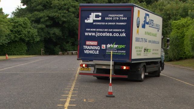 LGV/HGV Category C Reversing exercise смотреть онлайн