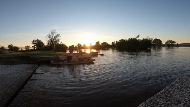 I Bought the NEW PELICAN Sentinel 100x Angler Fishing Kayak! (REVIEW) смотреть онлайн
