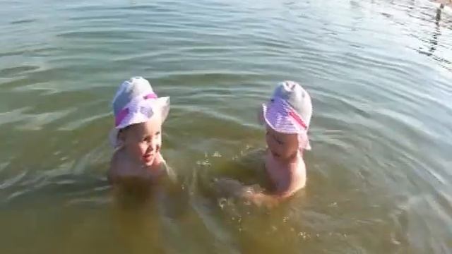 Две лягушки! смотреть онлайн