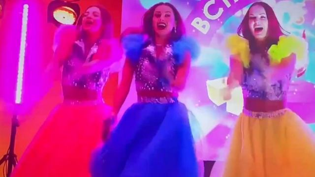 Яркое шоу Бриллиантовых девушек сделает ярким Ваш праздник смотреть онлайн