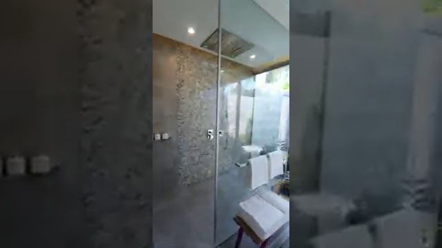 Lux North Male Atol - Beach Villa смотреть онлайн