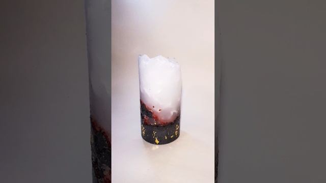 Свеча на бетоне 