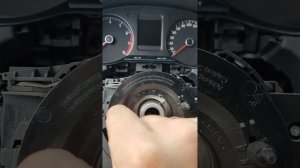 правильное положение шлейфа. при замене подрулевого шлейфа vw polo sedan рестайлинг.