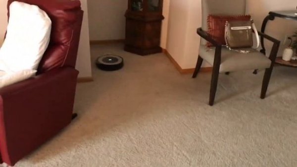 Aiza helps mom with her Roomba E5 Fil-Am Life