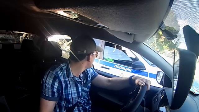 ДПС. г. Новосибирск - сотрудники без ремня , по телефону не включая указатели поворота - это норма смотреть онлайн