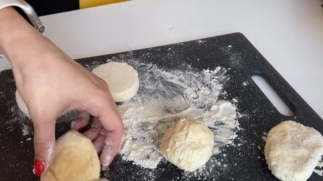 СОЛЁНЫЕ ПП СЫРНИКИ С СЫРОМ. Очень вкусно? смотреть онлайн