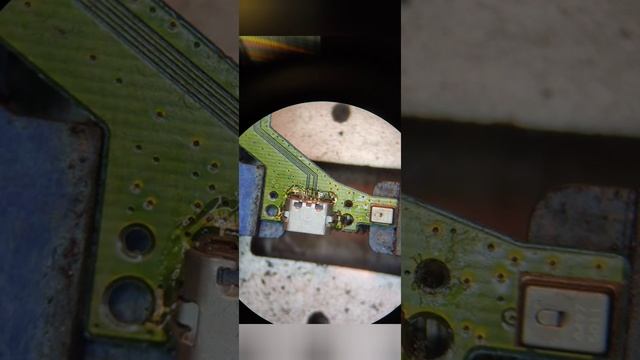 Замена разъема и восстановление вырванных дорожек. смотреть онлайн