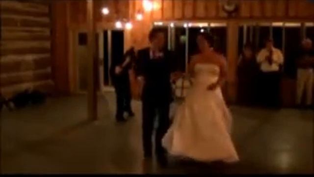 Jay and Holly's first dance - Fields of Gold смотреть онлайн
