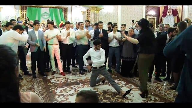 Лезгинка на Свадьбе 2018 Очень красиво танцуют BEST DANCE LEZGINKA 2018 смотреть онлайн