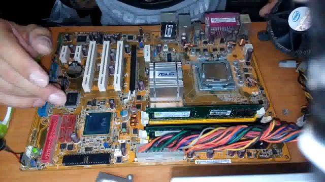 Системный блок при включении кулер работает рывками смотреть онлайн