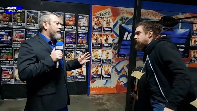 Rocker Kriss Sans attacked from behind by Eric Enders but answers back смотреть онлайн