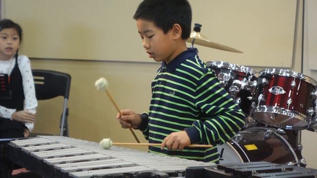 20210114新生402李O徹+林O妤+黃O云 合奏康城賽馬歌木琴和鐵琴 смотреть онлайн