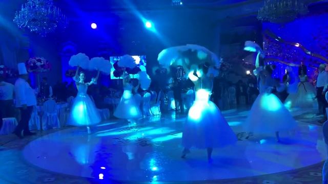 Балерины «VISIONS» - вынос свадебного торта смотреть онлайн